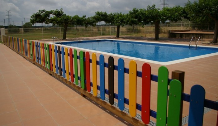 Vallas de madera tratada para piscinas como medida de protección —  Santaulària Equipamientos urbanos